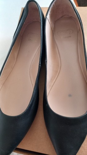Flat black leather - flat,